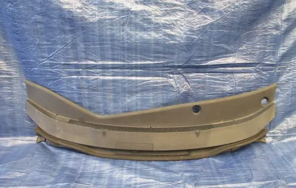 Honda Insight Wiper trim 74200-TM8-A002-50
