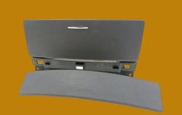 Mercedes-Benz S W221 Glove box