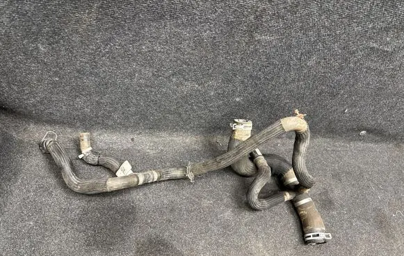 Engine coolant pipe/hose