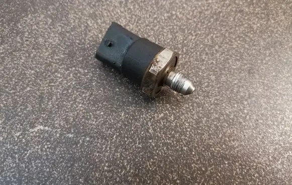 Fuel pressure sensor