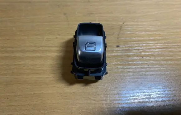 Mercedes-Benz E W211 Electric window control switch A2059051513 C3622