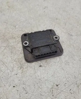Volkswagen Golf II Ignition amplifier control unit 0227100142