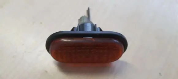 Renault Scenic I Front fender indicator light 7700847333