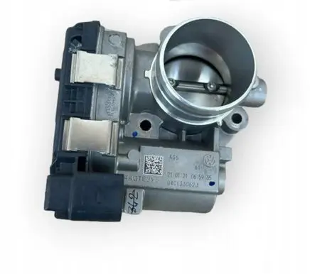 Volkswagen Golf VII Throttle body valve 04C133062J