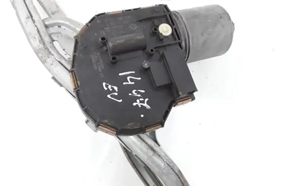Mercedes-Benz CLS C219 Wiper motor A2118204842 0390241830