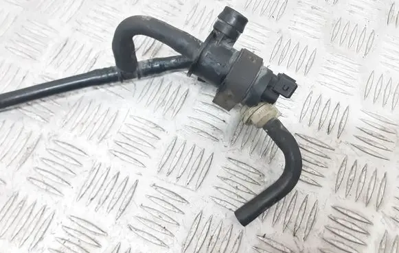 Volvo V50 Valve vacuum 8653909