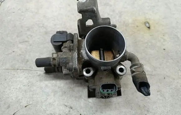 Suzuki Swift I Throttle body valve 62J31813783E11