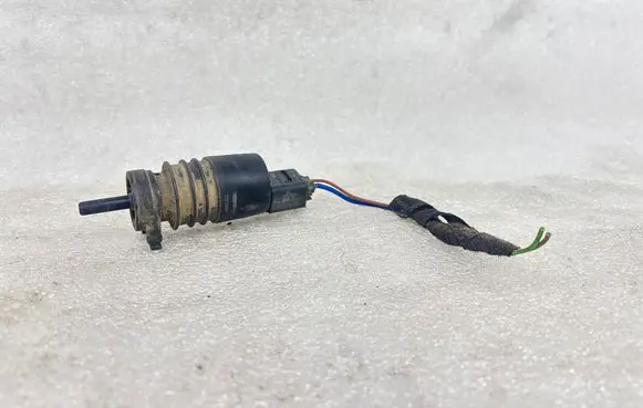 BMW 5 F10 F11 Windscreen/windshield washer pump 8364516