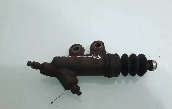 Honda CR-V Clutch slave cylinder 