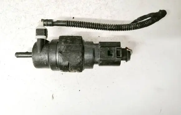 Audi A5 8T 8F Windscreen/windshield washer pump 8k5955647 8p0973722