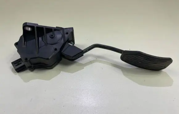 Toyota RAV 4 (XA30) Accelerator throttle pedal