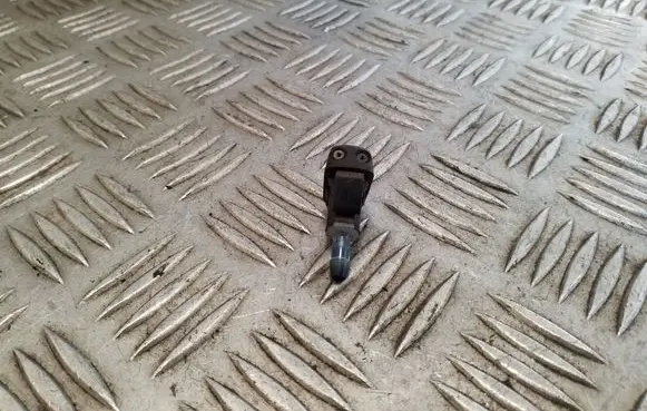 Chevrolet Captiva Windshield washer spray nozzle 