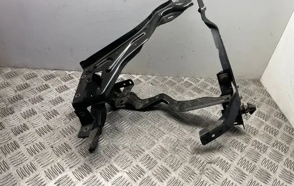 Mercedes-Benz C W204 Headlight/headlamp mounting bracket A2046201191