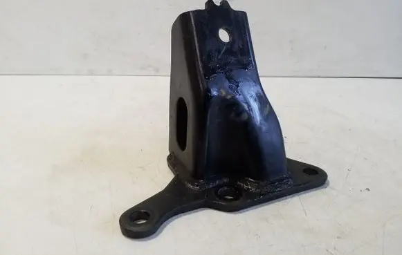 Nissan Navara D23 Engine mounting bracket