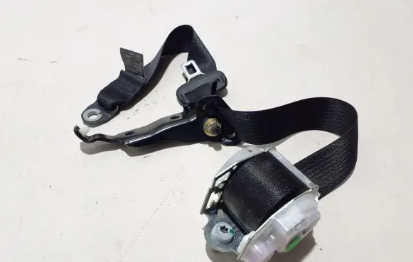 Tesla Model S Rear seatbelt 1018789