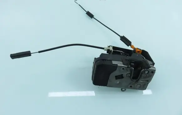Opel Corsa C Front door lock 24434884EQ