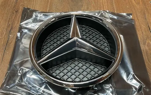 Mercedes-Benz E C207 W207 Manufacturer badge logo/emblem A0008880060