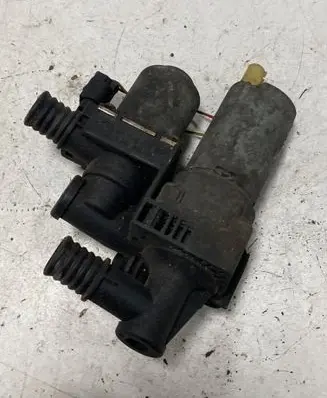 BMW 3 E46 Coolant heater control valve 1147412149 8389807