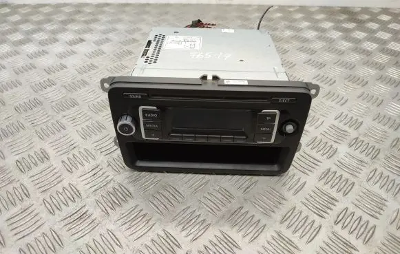 Volkswagen Caddy Radio/CD/DVD/GPS head unit 5K0035156A