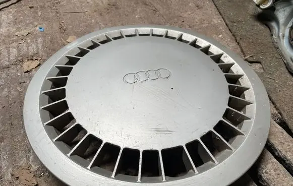 Audi 100 S4 C4 R14 wheel hub/cap/trim 154940