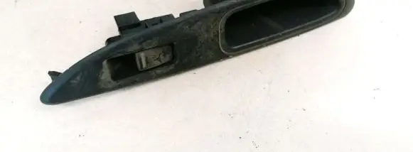 Nissan Primera Electric window control switch 25411AV600 C8D-D705N