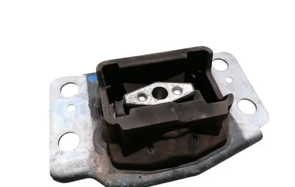 Volvo V70 Engine mount bracket 6G917M121AC 30680699 30680700
