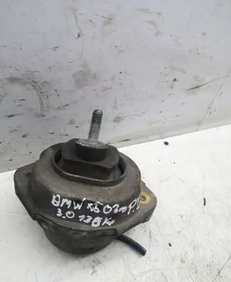 BMW X5 E53 Engine mount bracket 675844401