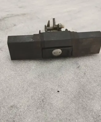 Volkswagen Jetta II Tailgate exterior lock 165827576
