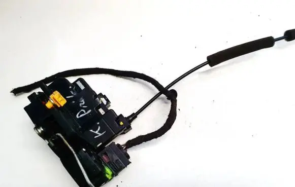 Chevrolet Captiva Front door lock 613556841
