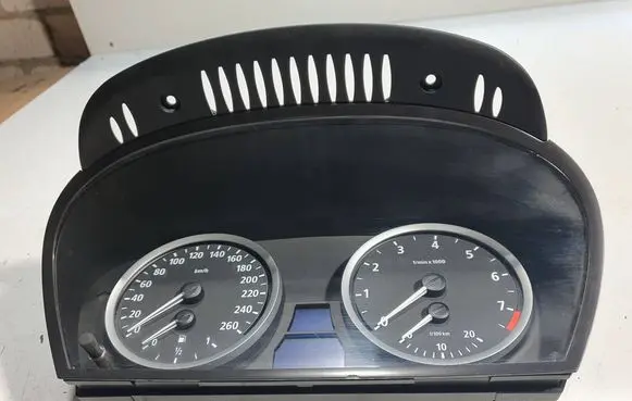 BMW 5 E60 E61 Speedometer (instrument cluster) 1100802135 62116983149 213538004685