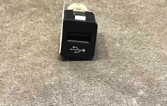 BMW 5 F10 F11 USB socket connector 9167196