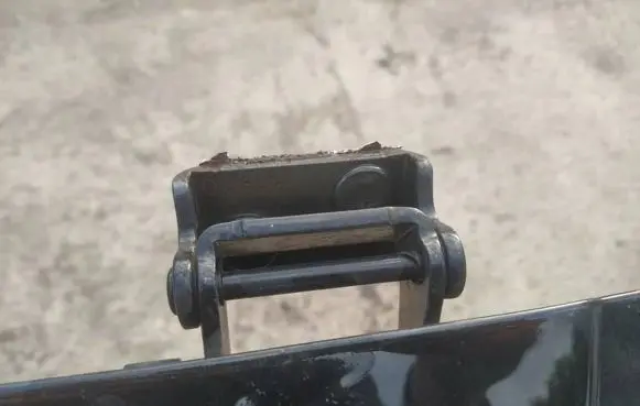 Chevrolet Captiva Tailgate/trunk/boot hinge