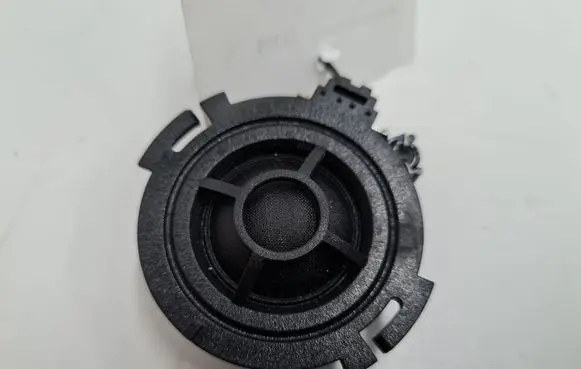Front door high frequency speaker