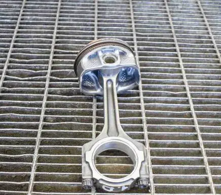 Ford Mustang VI Piston CR3E6205AA FR3Z6108A