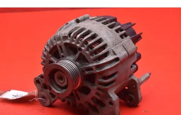 Volkswagen Touran I Generator/alternator 03C903023B