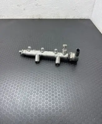 Audi A6 S6 C7 4G Fuel pressure regulator 057130764AE 059130090CM 0281006254