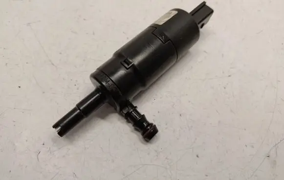 BMW 3 E92 E93 Headlight washer pump 8377430 67128377430 67120154875