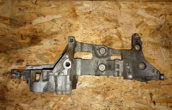 Audi A6 C7 Generator/alternator bracket 04L903143B