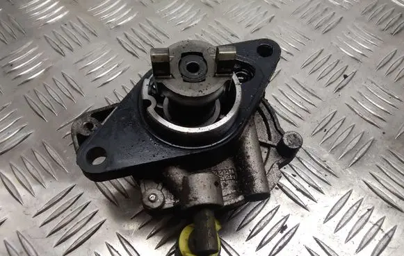 Opel Combo C Vacuum pump 73501167