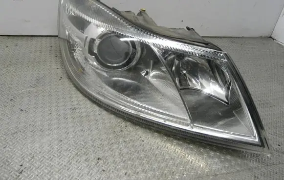 Skoda Octavia Mk2 (1Z) Headlight/headlamp 1Z1941018T 1ZL24705220 24705220000007