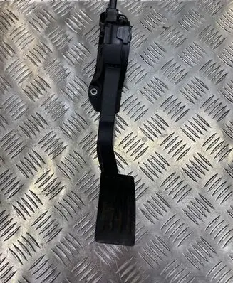 Volvo V40 Accelerator throttle pedal 31280596