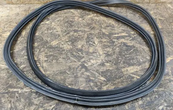 Nissan Tiida C11 Trunk rubber seal (body) 