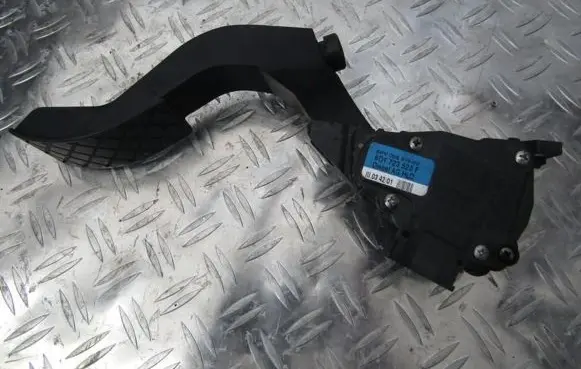 Audi A6 S6 C5 4B Accelerator throttle pedal 8d1723523f 6pv008376-02