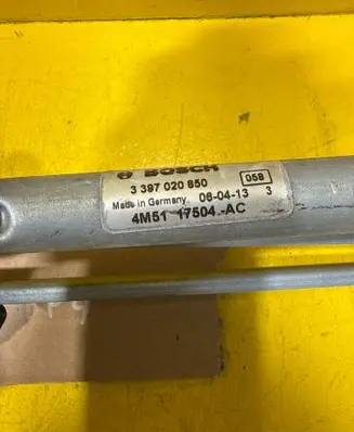 Ford Focus Front wiper linkage and motor 0390241731 4M5117508AA