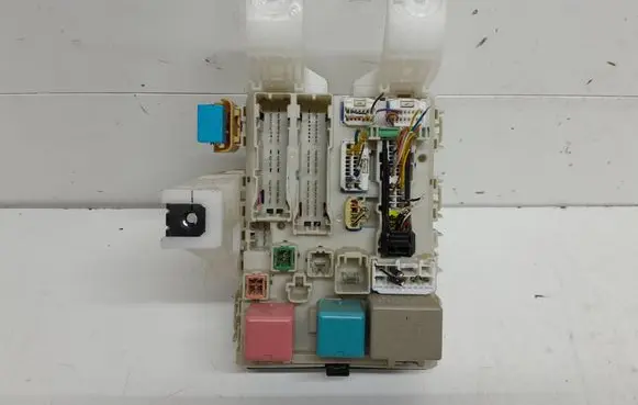 Toyota Prius (XW20) Fuse module 8273047290