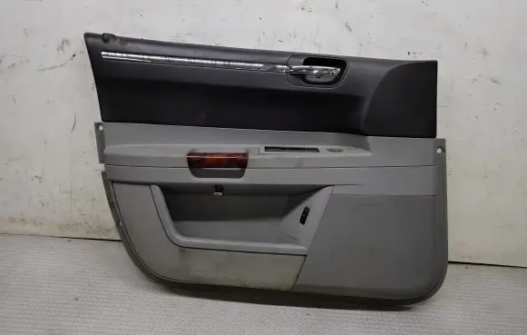 Chrysler 300 - 300C Front door card panel trim 0UU011DBAI