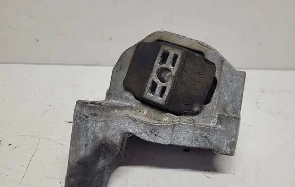 Volvo V70 Engine mount bracket 326C88