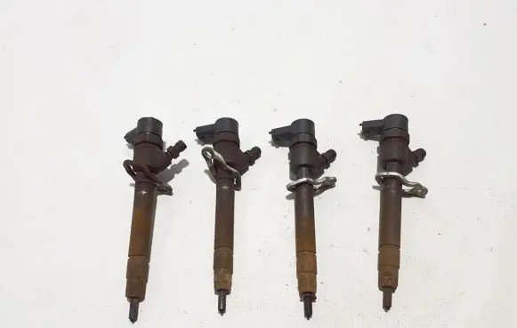 Volvo C30 Fuel injector 30777526