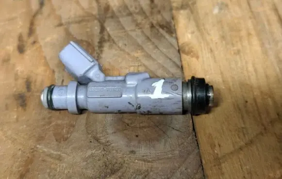 Lexus IS 200-300 Fuel injector 2325070120