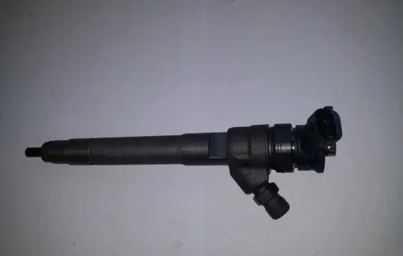 Nissan X-Trail T32 Fuel injector 0445110546